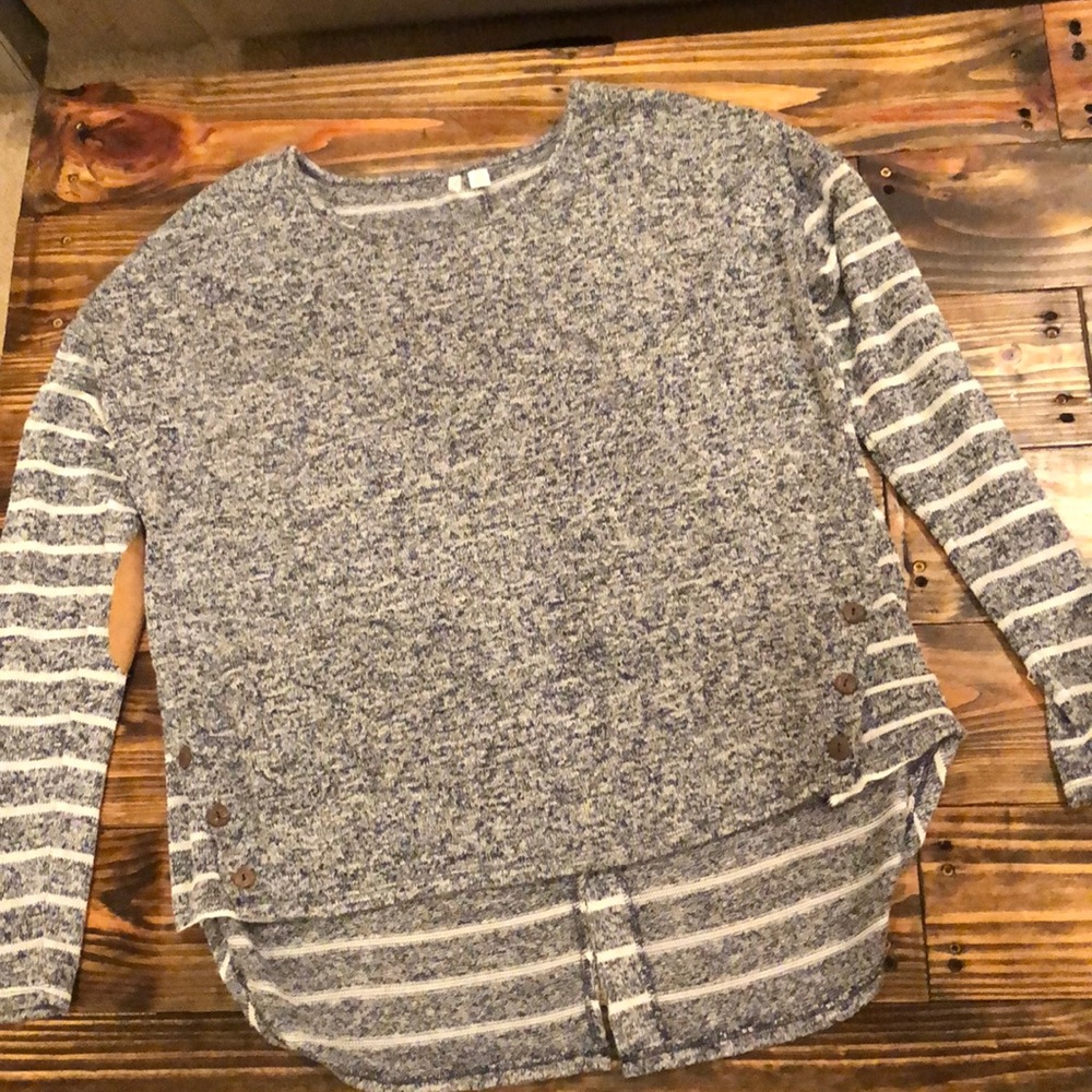 Cato top with decorative buttons down the back